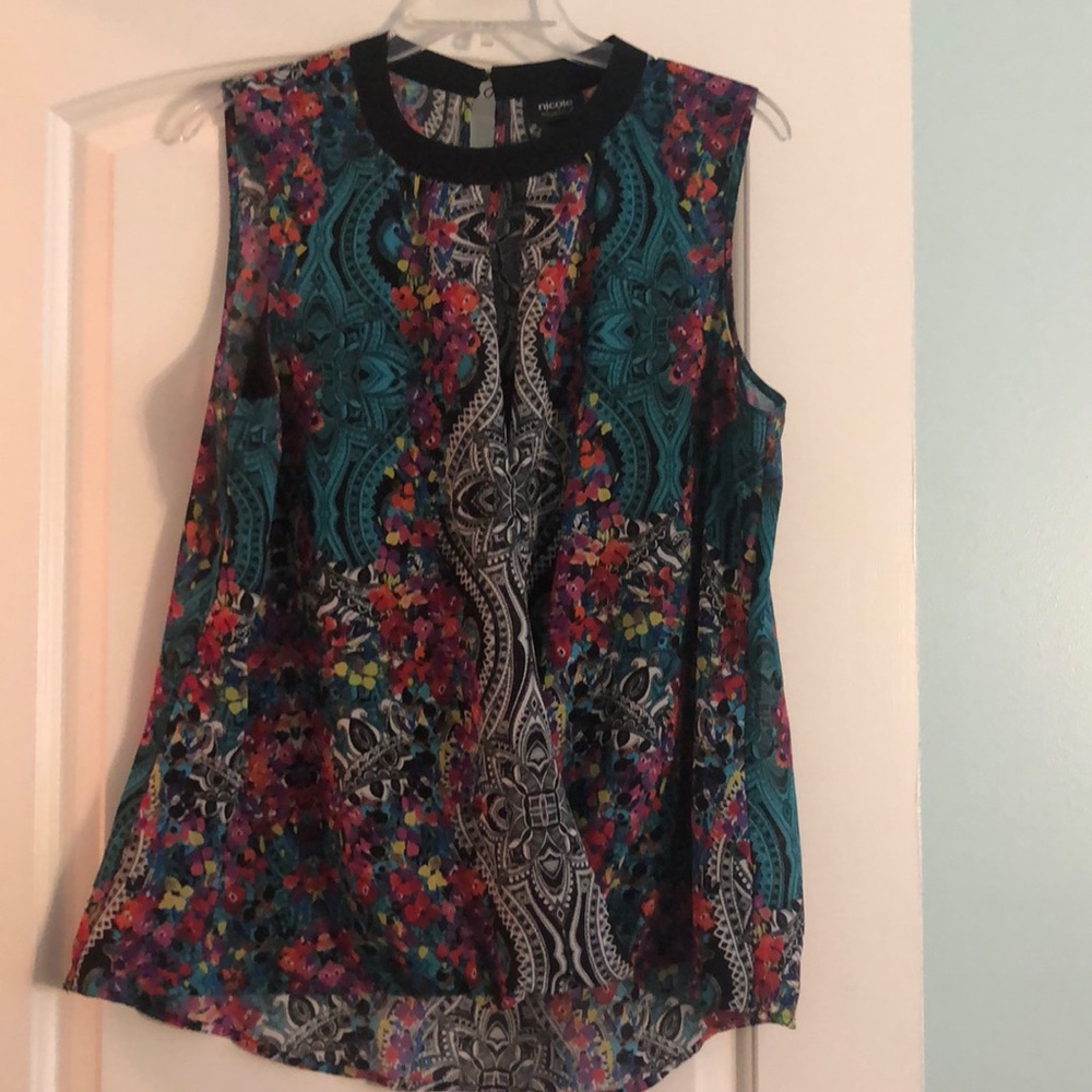 Ladies blouse sleeveless.
